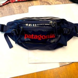 Patagonia black hole waist fanny. Brand new with tags. Navy with red accents.